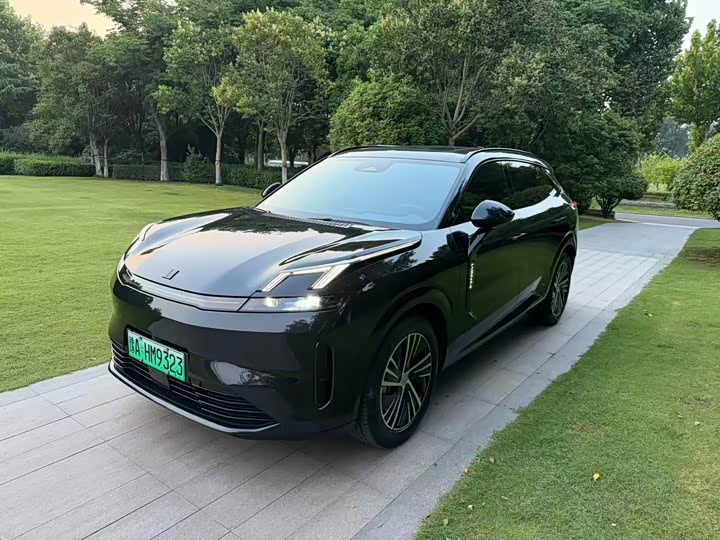 Lynk & Co 08 EM-P 2024 model 120km long range Plus