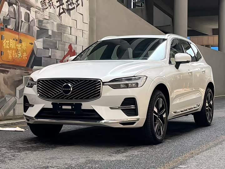 Volvo XC60 2026 B5 four-wheel drive Zhiyuan Deluxe Edition