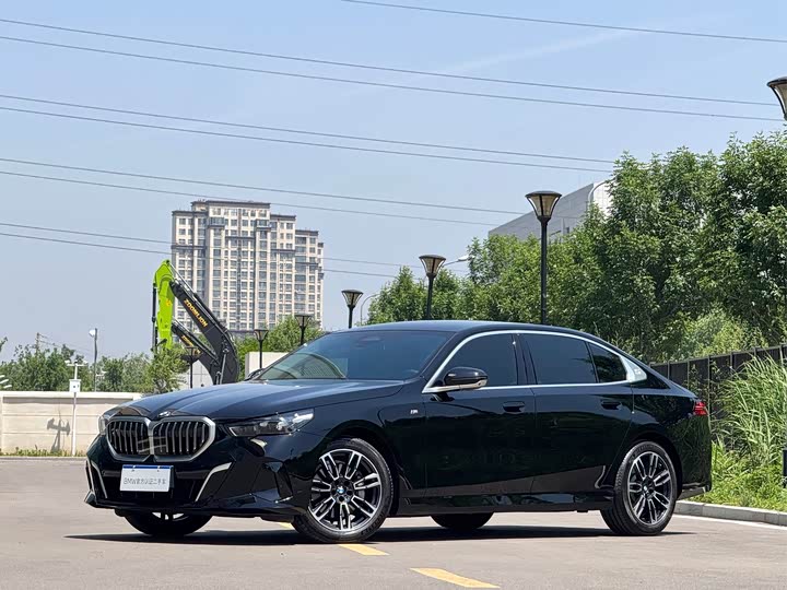 2025 BMW 5 Series 2025 530Li Leading M Sports Package