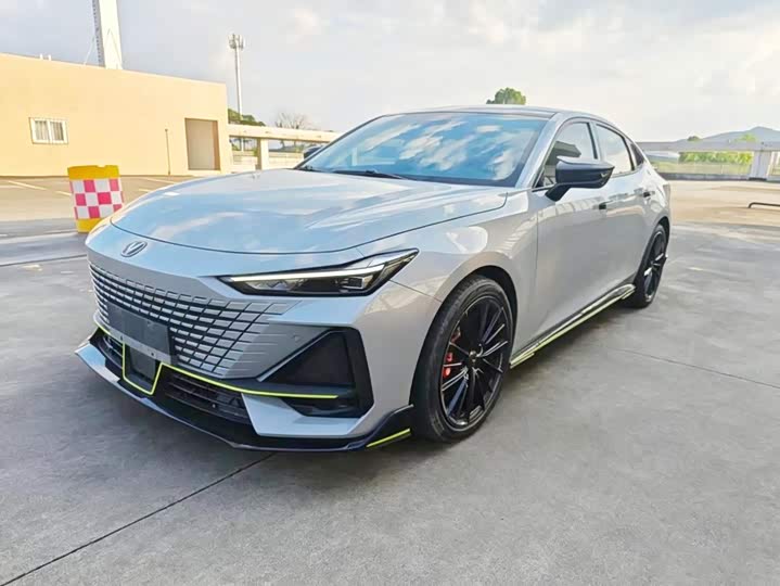 Changan UNI-V 2022 1.5T sports version