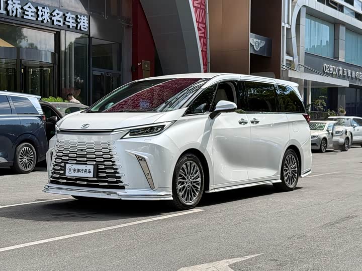 Lexus LM 2023 350h seven-seat elegant version