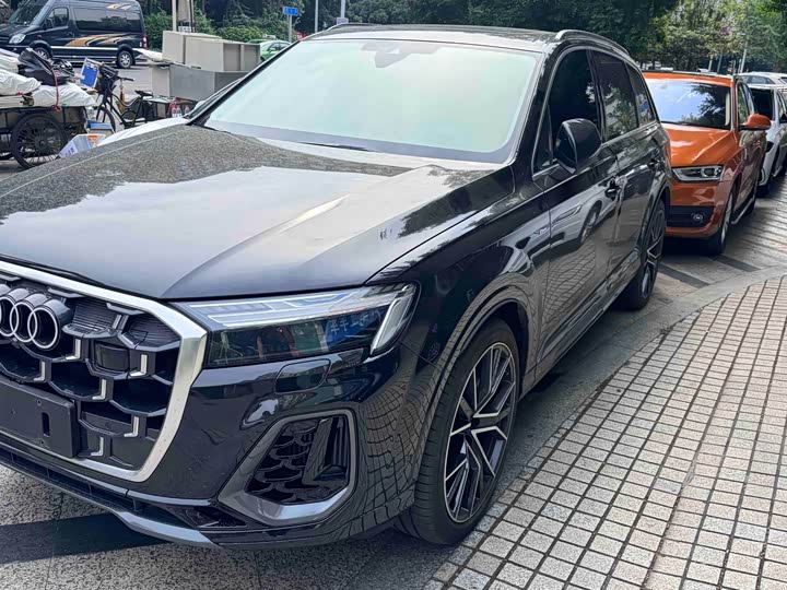 Audi Q7 2025 55 TFSI quattro S line premium model