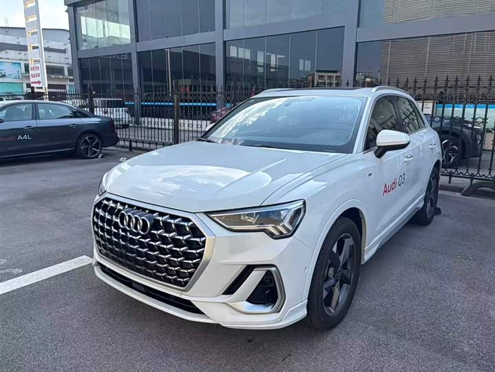 Audi Q3 2024 35 TFSI Fashionable and Dynamic