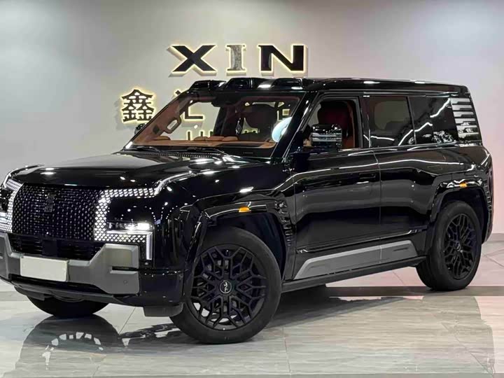 Looking up at U8 2023 Deluxe Edition