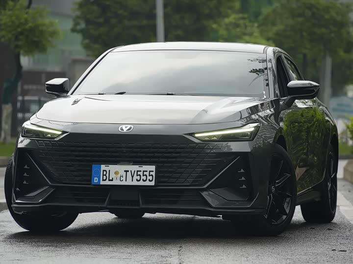 Changan UNI-V 2023 1.5T exclusive model