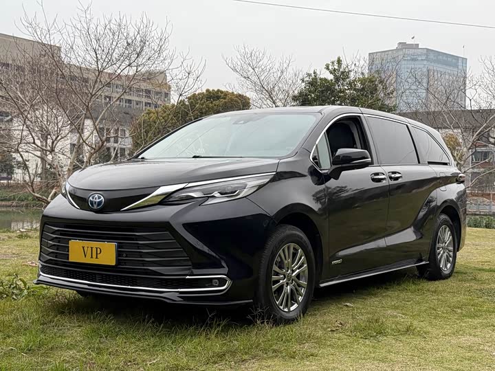 2022 2021 Toyota Sienna 2.5L Hybrid Deluxe Edition