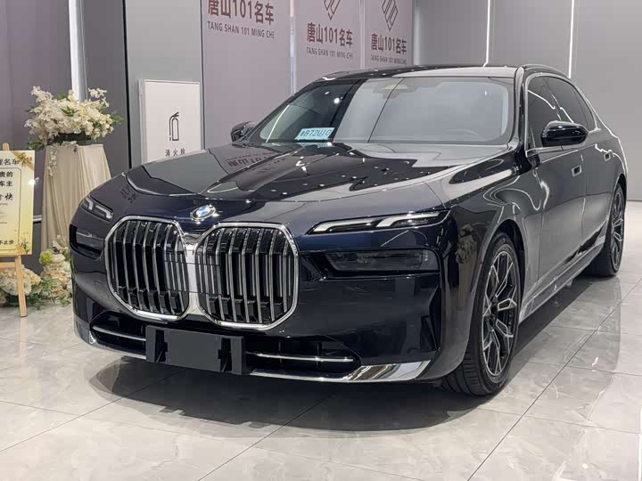 BMW 7 Series 2023 735Li Luxury Line