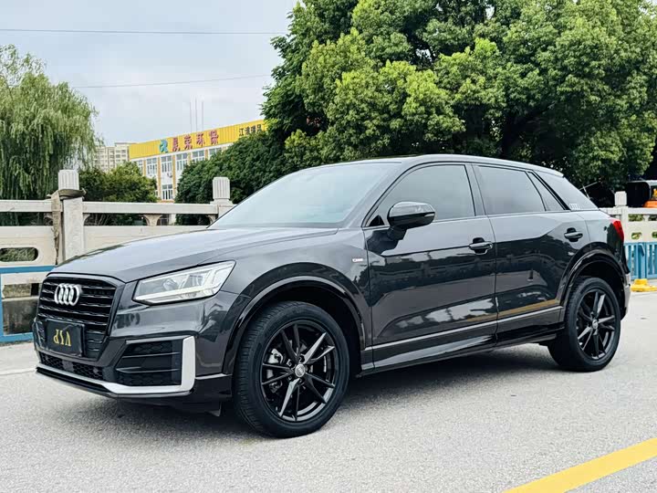 Audi Q2L 2021 35 TFSI aggressive and dynamic model