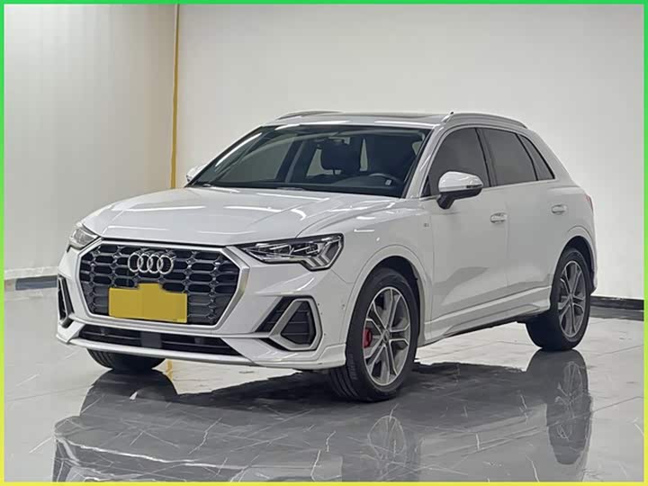 Audi Q3 2022 40 TFSI Fashionable and Dynamic