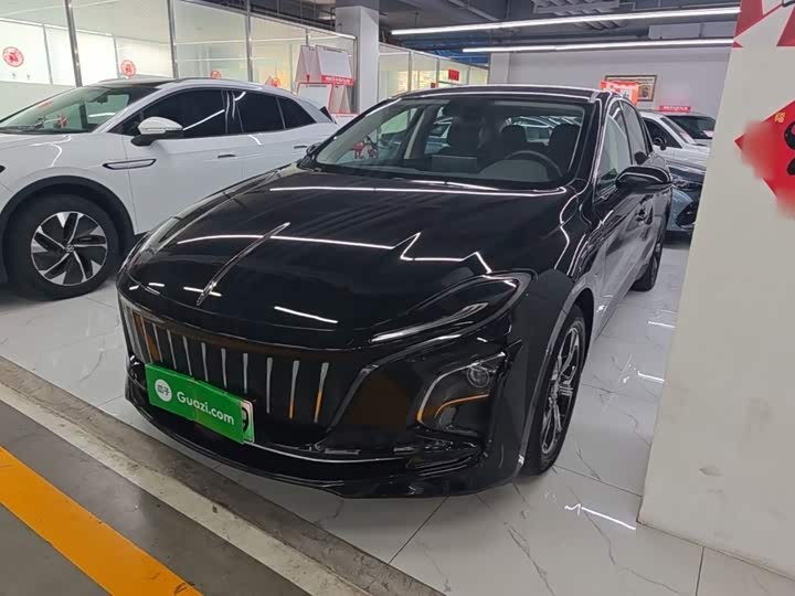 Hongqi E-QM5 2023 facelift basic travel version