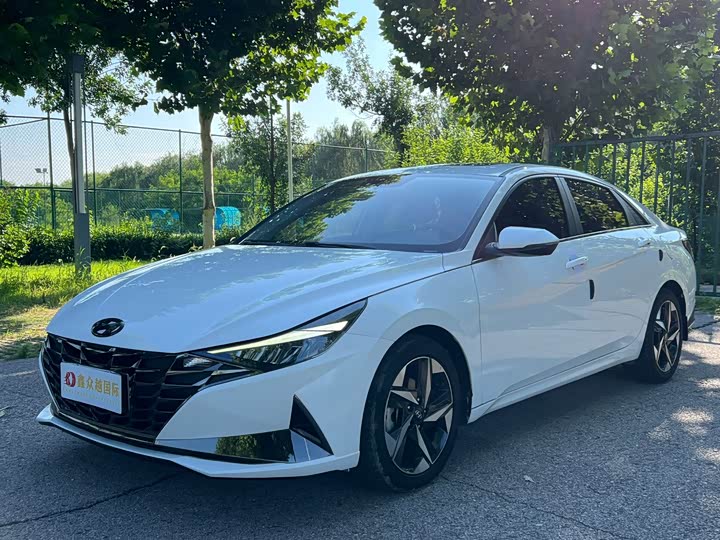 Elantra 2022 1.5L CVT LUX Premium Edition