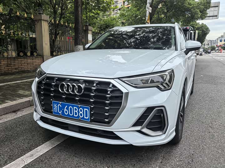 Audi Q3 2020 35 TFSI aggressive and dynamic