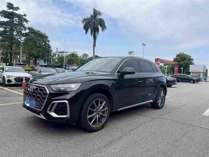 Audi Q5L 2022 40T luxury and dynamic model