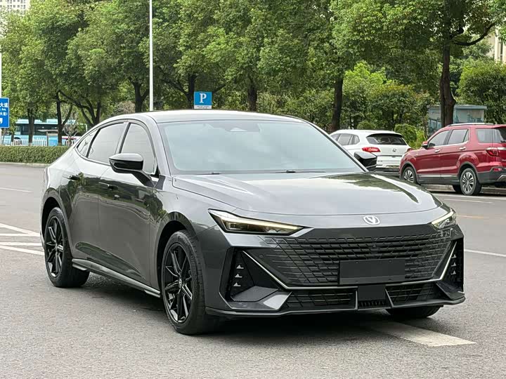Changan UNI-V 2023 1.5T smart pilot model