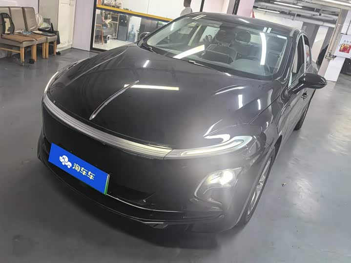 Hongqi E-QM5 2025 model 610km PLUS