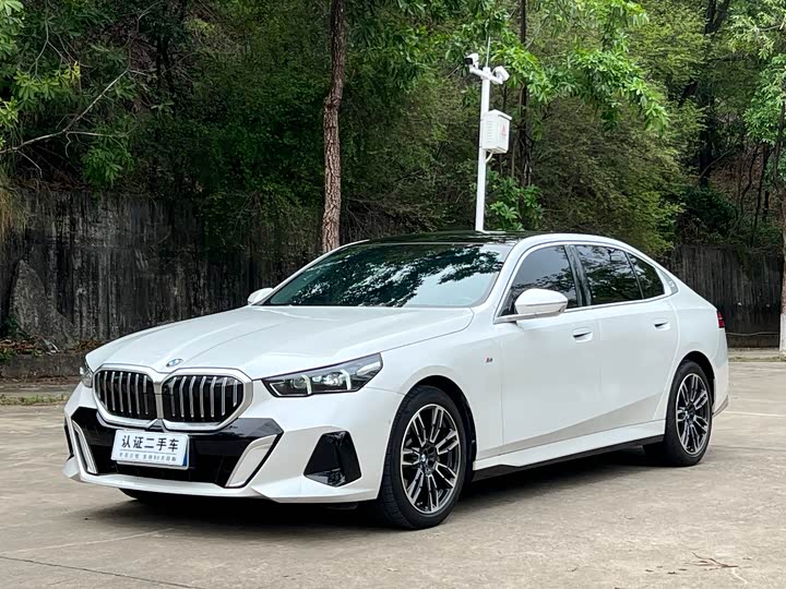 2024 BMW 5 Series 2024 530Li Leading M Sports Package