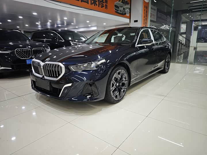 5 2025 Model 530Li Deluxe Version M