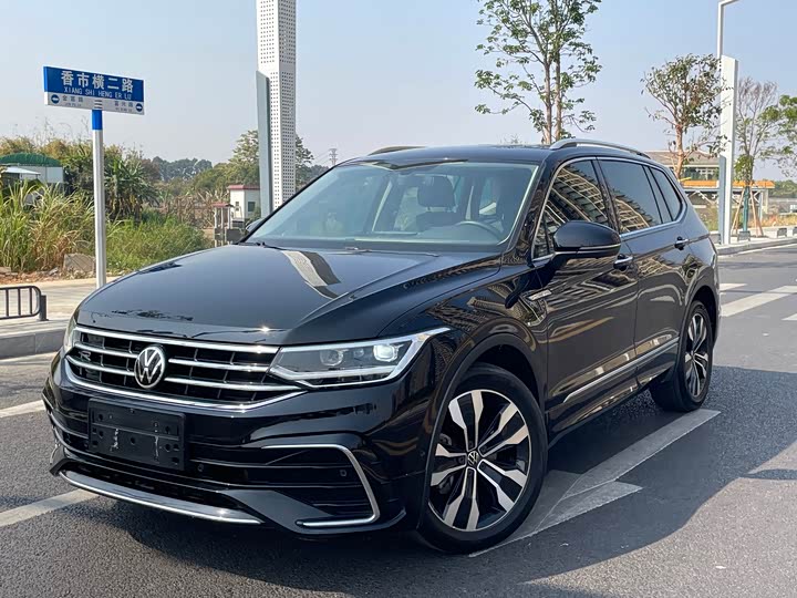 2021 Tiguan L 2022 330TSI automatic two-wheel drive R-Line version