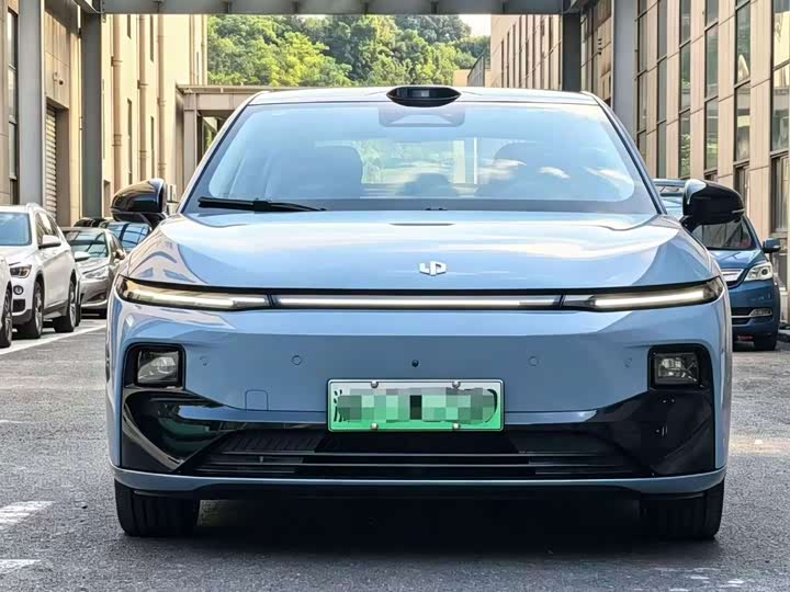 B01 2025 Model 550 Edition