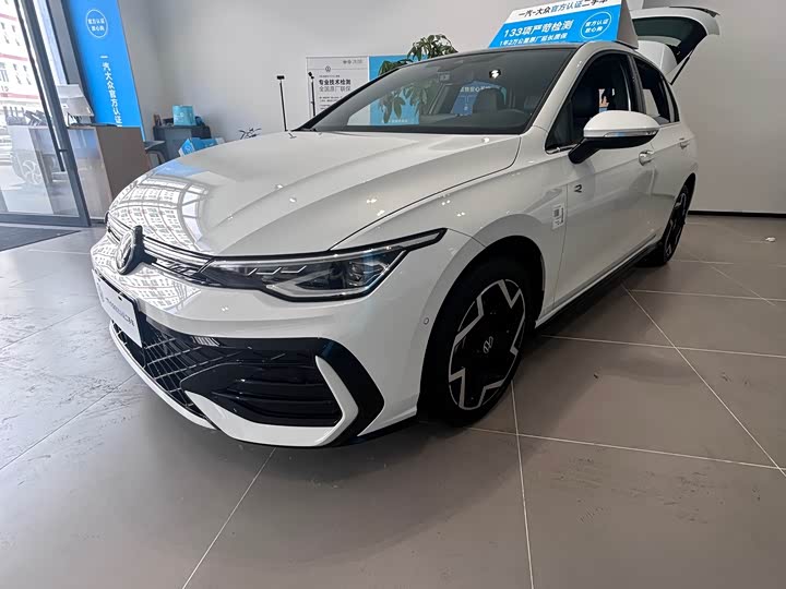 2025 Golf 2025 300TSI R-Line