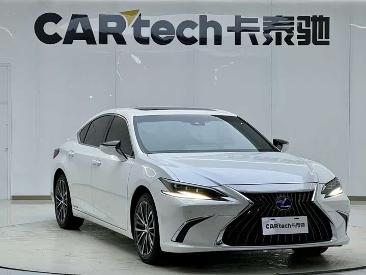 2022 Lexus ES 2021 300h Premium Edition