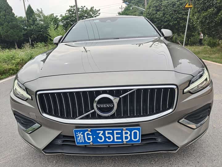 2022 Volvo S60 2022 B4 Zhiyuan Sports Edition