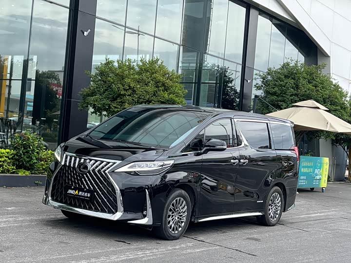 2022 Lexus LM 2020 300h seven-seater elegant version