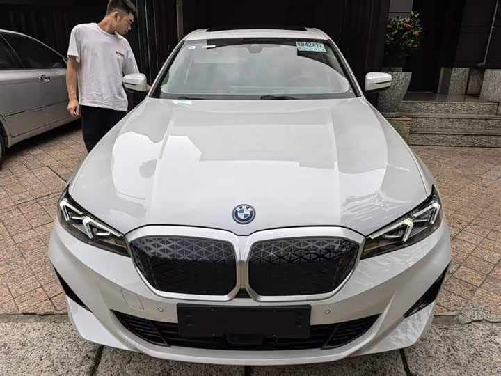 BMW i3 2026 eDrive 35 L