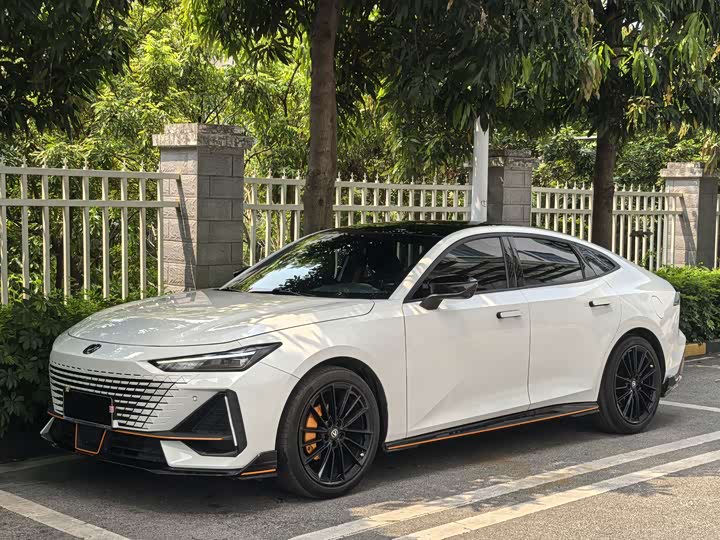 UNI-V 2022 Model 1.5T Edition
