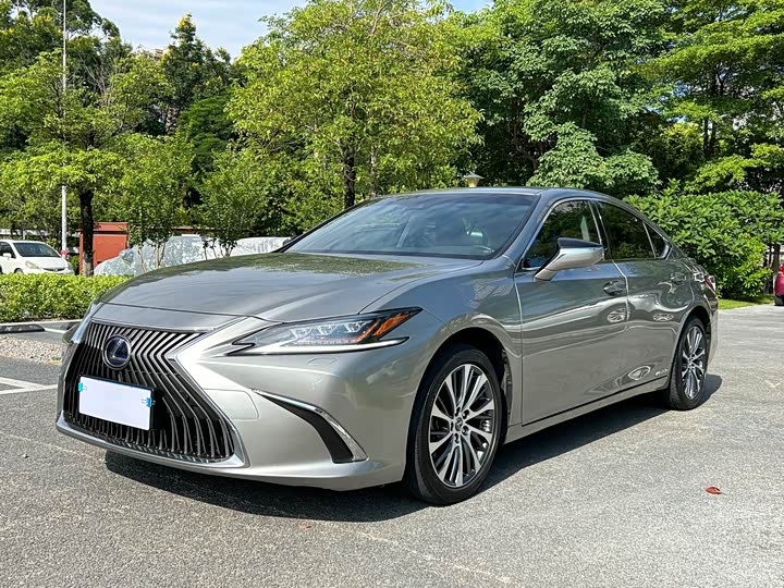 2021 Lexus ES 2021 300h Premium Edition