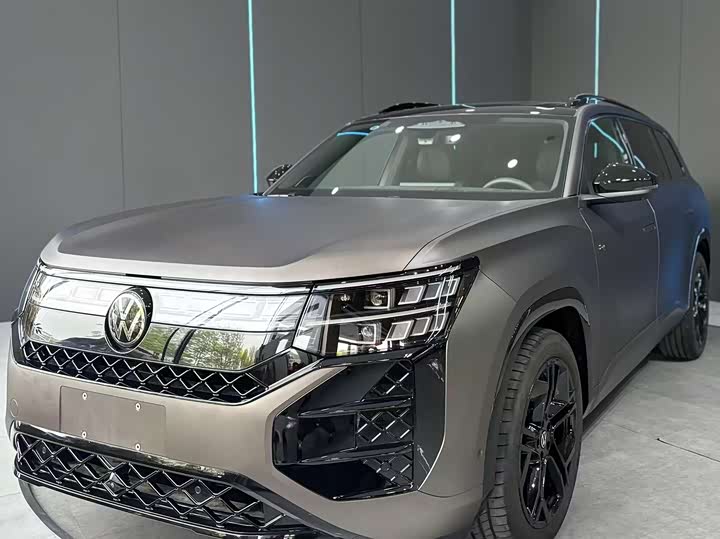 Model Pro 450TSI AWD Edition