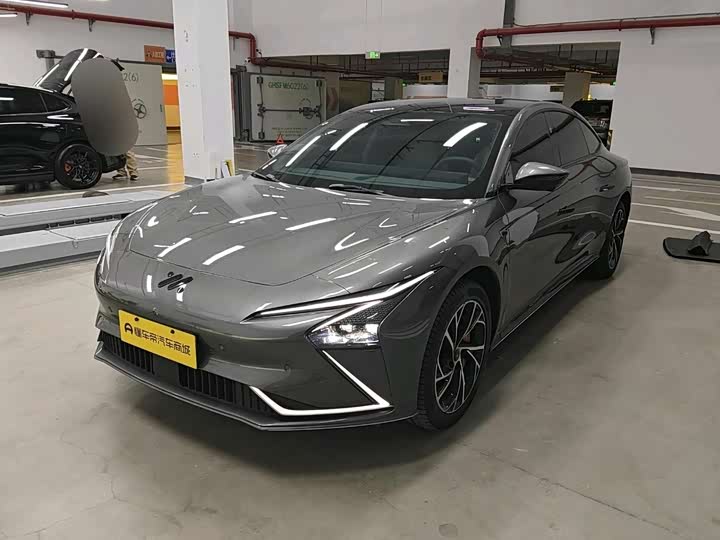 Zhiji L7 2022 Dynamic