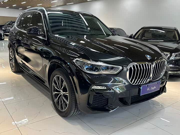 X5() 2021 Model xDrive40i Deluxe Version M