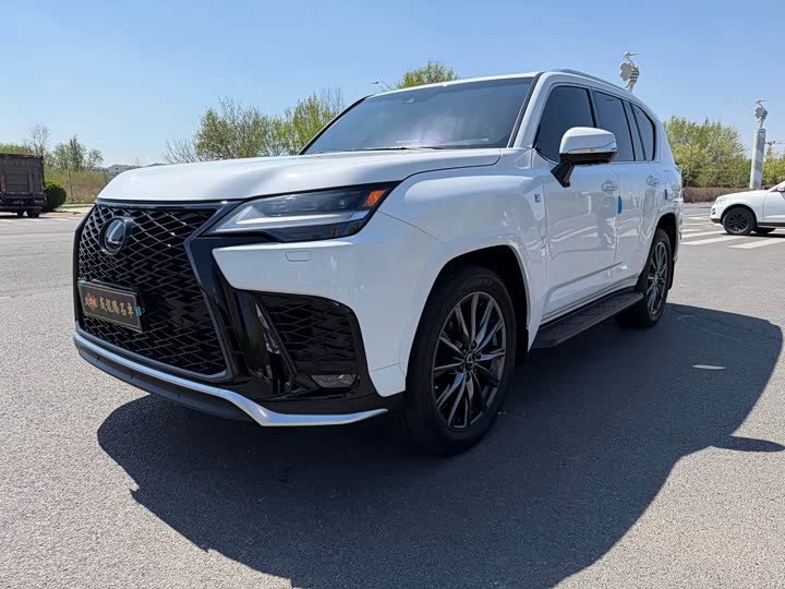 2023 Lexus LX 2023 600