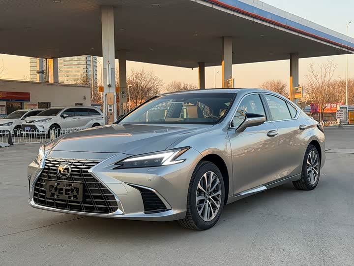 2025 Lexus ES 2025 300h Premium Edition