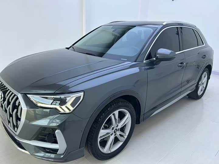 2021 Audi Q3 2021 35 TFSI aggressive and dynamic