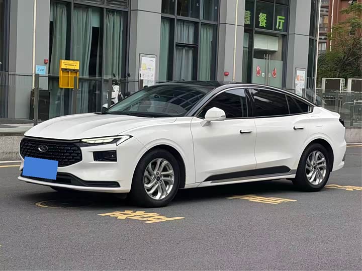 2022 Model Model EcoBoost 245 Luxury Version