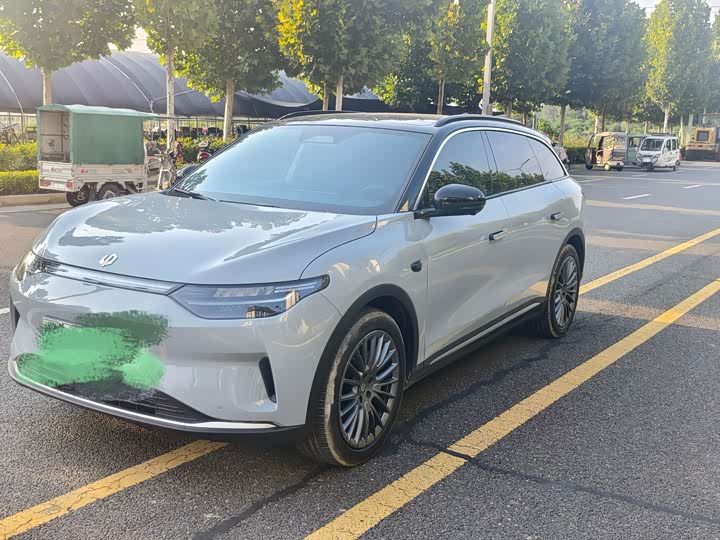 C11 2024 Model EV 580Deluxe Edition