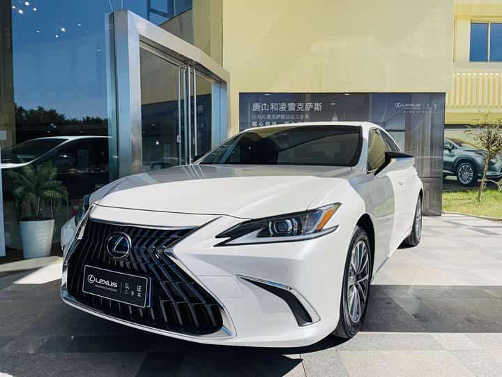 2023 Lexus ES 2022 300h Excellence Edition