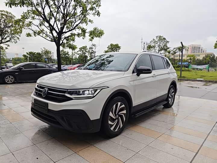2025 Tiguan L 2024 Outstanding Model 300TSI Automatic Two-wheel Drive Dragon Edition
