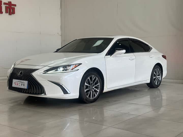 2023 Lexus ES 2022 200 Deluxe Edition
