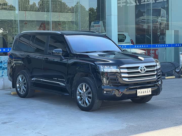 2024 Land Cruiser (imported) LC300 2023 3.5T Middle East version
