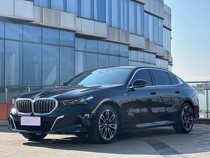 2024 BMW 5 Series 2024 525Li M Sports Package