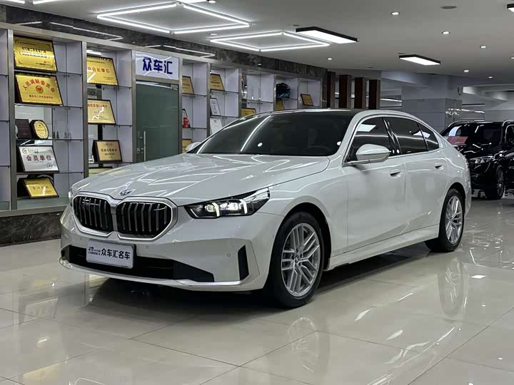 2024 BMW 5 Series 2024 525Li Luxury Package