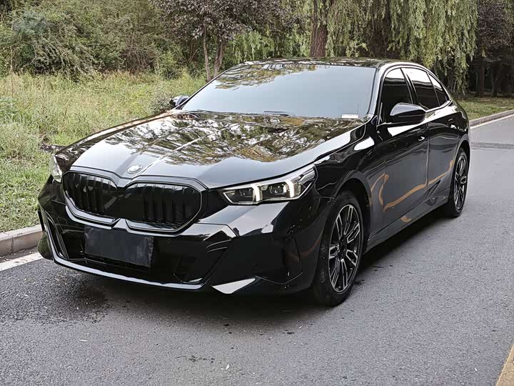 2025 BMW 5 Series 2026 525Li M Sports Package