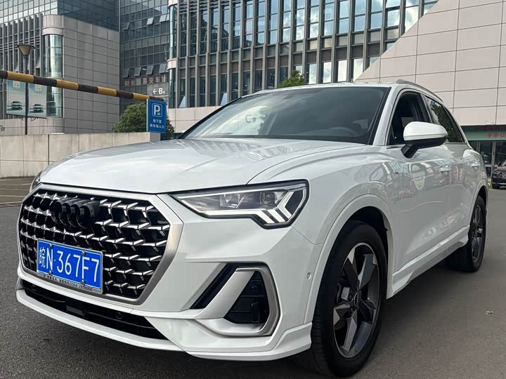 Audi Q3 2023 40 TFSI Fashionable and Dynamic