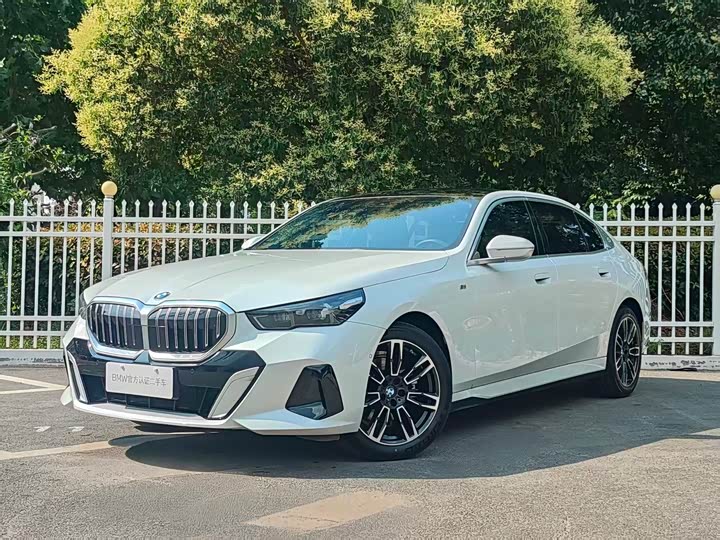 2025 BMW 5 Series 2024 525Li M Sports Package