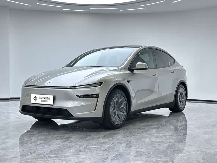 2026 Model Y L 2025 long-range all-wheel drive version