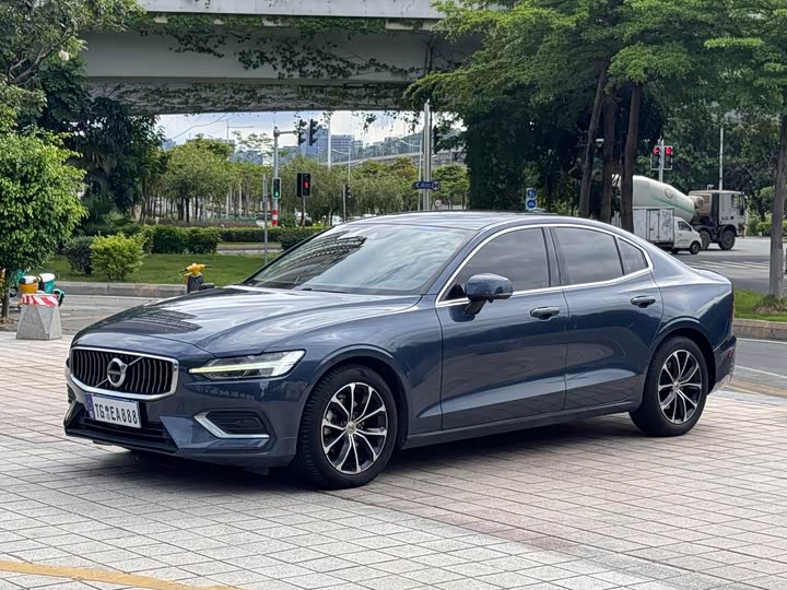 Volvo S60 2021 T4 Momentum Luxury Edition