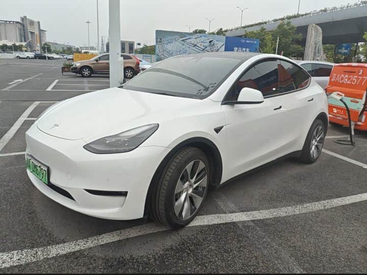 2021 Model Y 2021 long-range all-wheel drive version